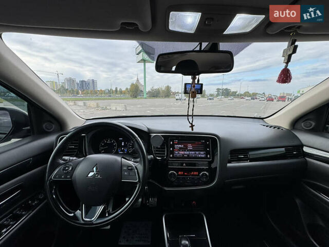 Міцубісі Аутлендер 2018 у Києві на Automoto.ua Чорний Міцубісі Аутлендер, об'ємом двигуна 2 л та пробігом 121 тис. км за 16000 $, фото 15 на Automoto.ua