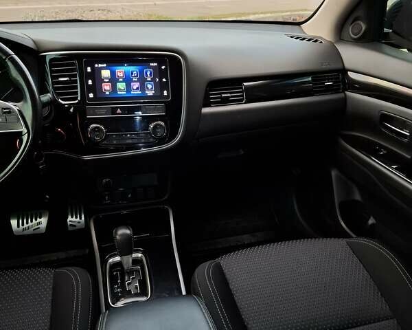 Міцубісі Аутлендер 2018 у Белой Церкве на Automoto.ua Чорний Міцубісі Аутлендер, об'ємом двигуна 2 л та пробігом 121 тис. км за 17800 $, фото 41 на Automoto.ua