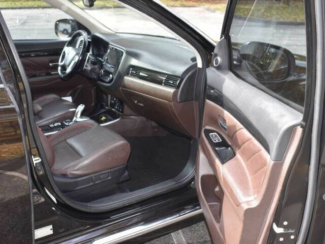 Чорний Міцубісі Аутлендер, об'ємом двигуна 2 л та пробігом 45 тис. км за 14000 $, фото 7 на Automoto.ua