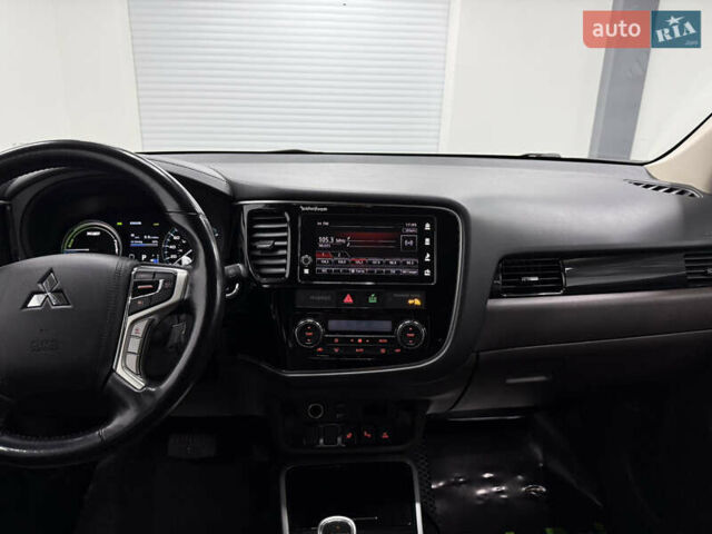 Чорний Міцубісі Аутлендер, об'ємом двигуна 2 л та пробігом 67 тис. км за 22999 $, фото 8 на Automoto.ua