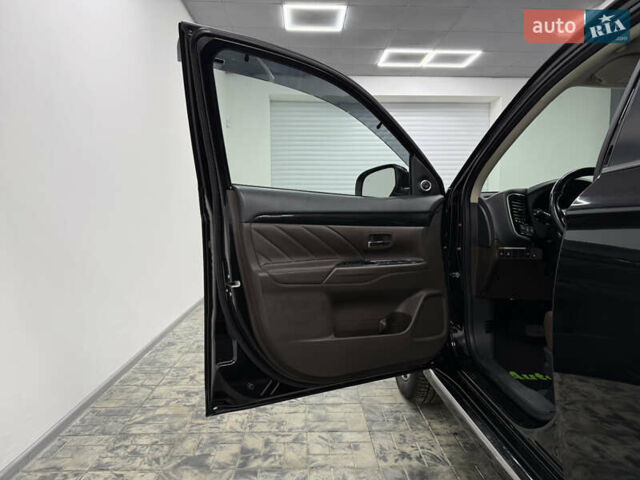 Чорний Міцубісі Аутлендер, об'ємом двигуна 2 л та пробігом 67 тис. км за 22999 $, фото 17 на Automoto.ua