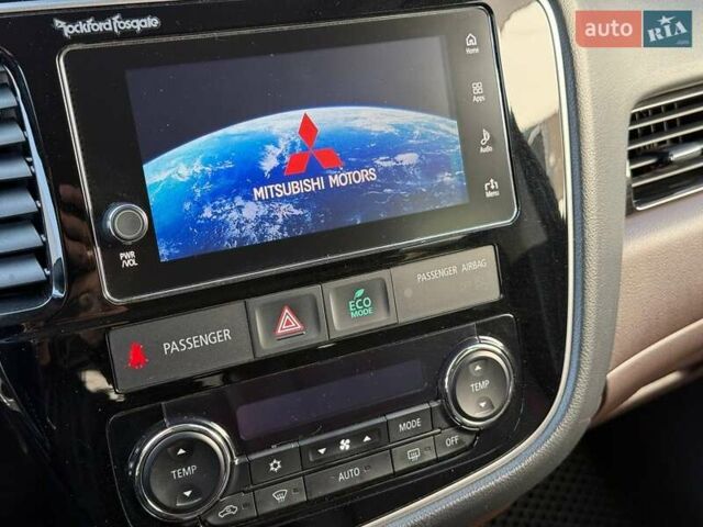 Черный Мицубиси Аутлендер, объемом двигателя 2 л и пробегом 67 тыс. км за 23000 $, фото 48 на Automoto.ua