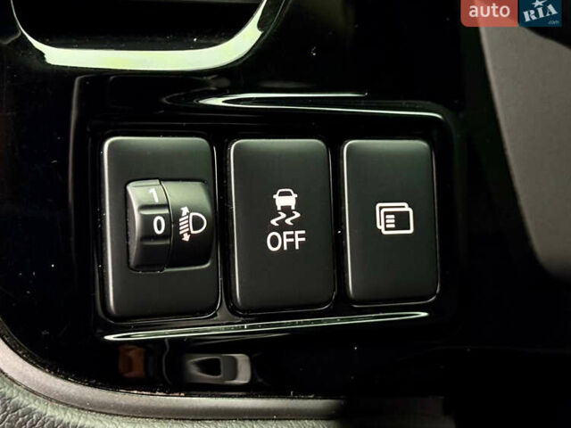 Чорний Міцубісі Аутлендер, об'ємом двигуна 2 л та пробігом 79 тис. км за 22900 $, фото 28 на Automoto.ua