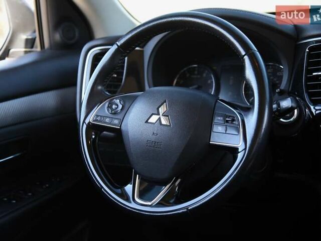 Черный Мицубиси Аутлендер, объемом двигателя 2.4 л и пробегом 130 тыс. км за 16200 $, фото 11 на Automoto.ua