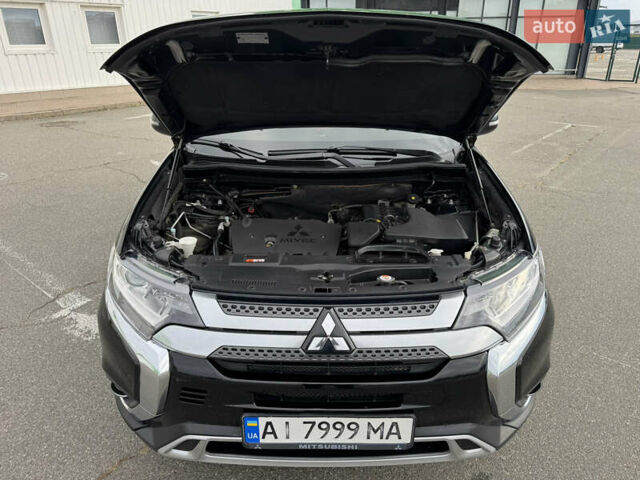 Міцубісі Аутлендер 2018 у Києві на Automoto.ua Чорний Міцубісі Аутлендер, об'ємом двигуна 2 л та пробігом 121 тис. км за 16000 $, фото 4 на Automoto.ua