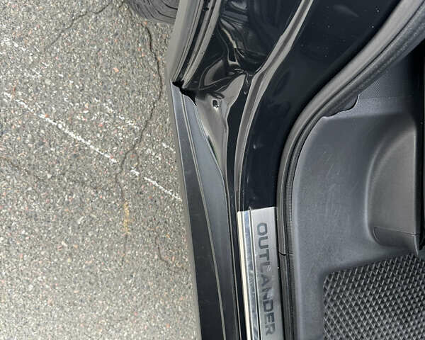 Міцубісі Аутлендер 2018 у Києві на Automoto.ua Чорний Міцубісі Аутлендер, об'ємом двигуна 2 л та пробігом 121 тис. км за 16000 $, фото 14 на Automoto.ua
