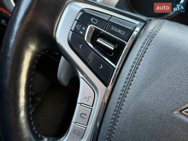 Черный Мицубиси Аутлендер, объемом двигателя 2 л и пробегом 67 тыс. км за 23000 $, фото 41 на Automoto.ua