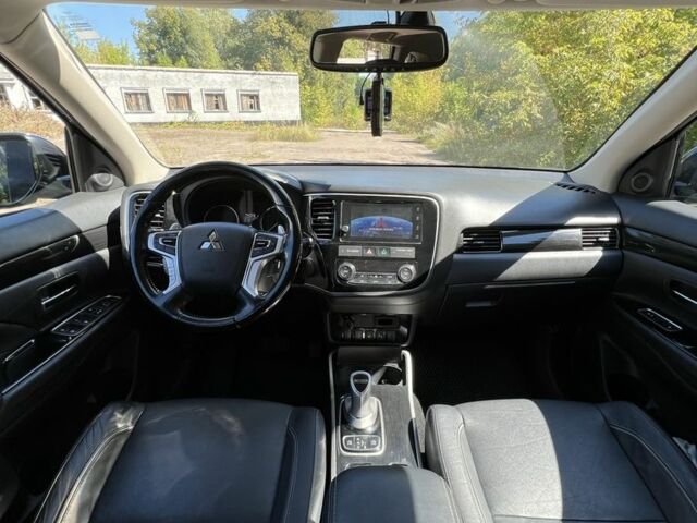 Черный Мицубиси Аутлендер, объемом двигателя 2 л и пробегом 54 тыс. км за 20800 $, фото 5 на Automoto.ua