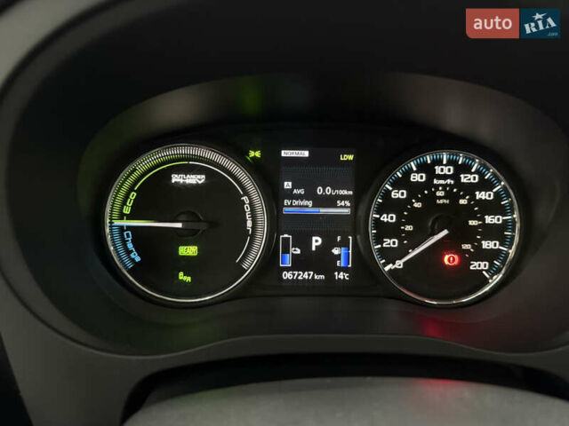 Чорний Міцубісі Аутлендер, об'ємом двигуна 2 л та пробігом 67 тис. км за 22999 $, фото 23 на Automoto.ua