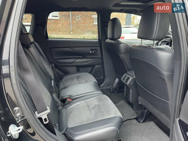 Чорний Міцубісі Аутлендер, об'ємом двигуна 2.36 л та пробігом 153 тис. км за 16450 $, фото 10 на Automoto.ua