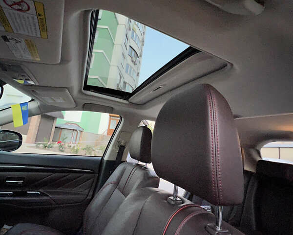 Чорний Міцубісі Аутлендер, об'ємом двигуна 2 л та пробігом 155 тис. км за 22500 $, фото 2 на Automoto.ua