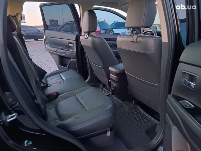 Черный Мицубиси Аутлендер, объемом двигателя 2 л и пробегом 115 тыс. км за 23700 $, фото 36 на Automoto.ua