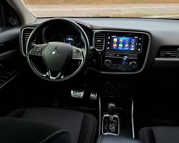 Міцубісі Аутлендер 2018 у Белой Церкве на Automoto.ua Чорний Міцубісі Аутлендер, об'ємом двигуна 2 л та пробігом 121 тис. км за 17800 $, фото 43 на Automoto.ua