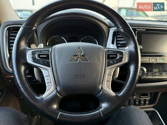 Черный Мицубиси Аутлендер, объемом двигателя 2 л и пробегом 67 тыс. км за 23000 $, фото 39 на Automoto.ua