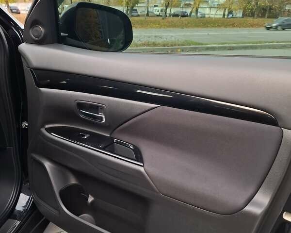 Міцубісі Аутлендер 2018 у Белой Церкве на Automoto.ua Чорний Міцубісі Аутлендер, об'ємом двигуна 2 л та пробігом 121 тис. км за 17800 $, фото 33 на Automoto.ua