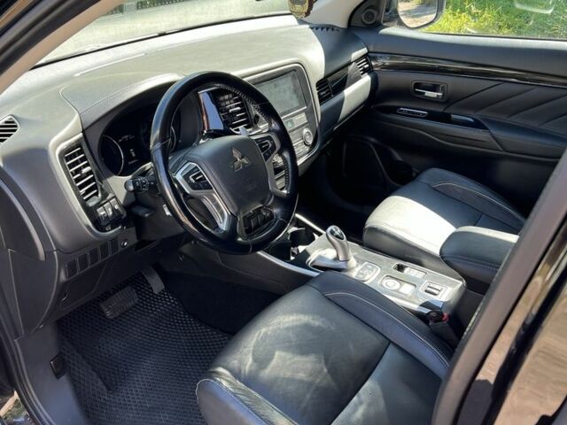 Черный Мицубиси Аутлендер, объемом двигателя 2 л и пробегом 54 тыс. км за 20800 $, фото 4 на Automoto.ua