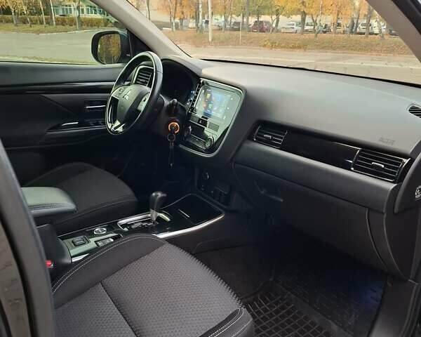 Міцубісі Аутлендер 2018 у Белой Церкве на Automoto.ua Чорний Міцубісі Аутлендер, об'ємом двигуна 2 л та пробігом 121 тис. км за 17800 $, фото 44 на Automoto.ua