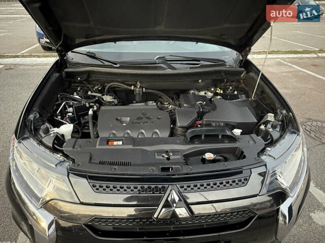 Черный Мицубиси Аутлендер, объемом двигателя 2.36 л и пробегом 153 тыс. км за 14800 $, фото 9 на Automoto.ua