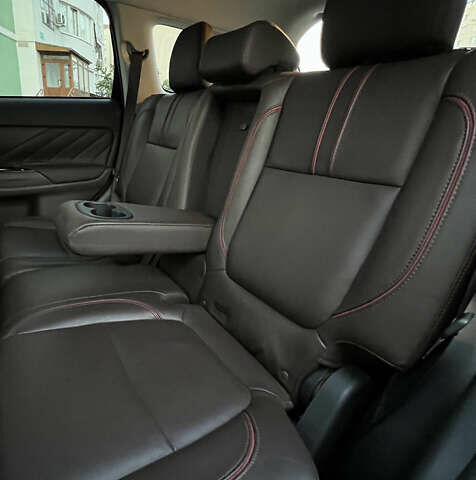 Чорний Міцубісі Аутлендер, об'ємом двигуна 2 л та пробігом 155 тис. км за 22500 $, фото 10 на Automoto.ua