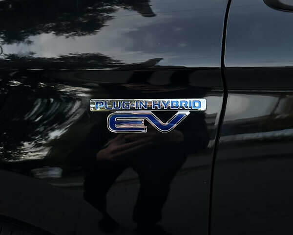 Мицубиси Аутлендер 2018 в Черкассах на Automoto.ua Черный Мицубиси Аутлендер, объемом двигателя 2 л и пробегом 147 тыс. км за 20000 $, фото 2 на Automoto.ua