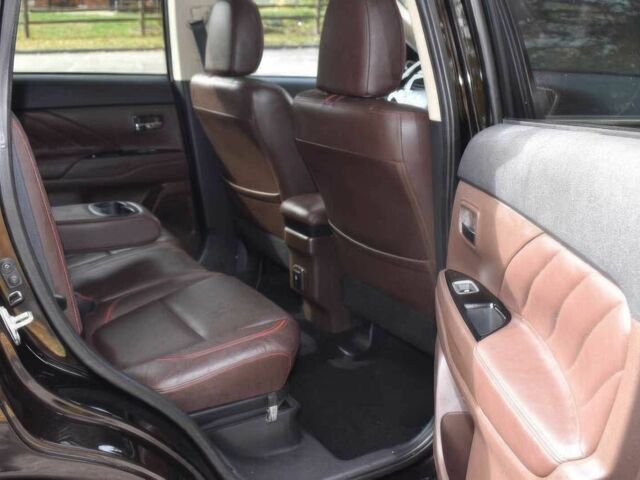 Чорний Міцубісі Аутлендер, об'ємом двигуна 2 л та пробігом 45 тис. км за 14000 $, фото 9 на Automoto.ua