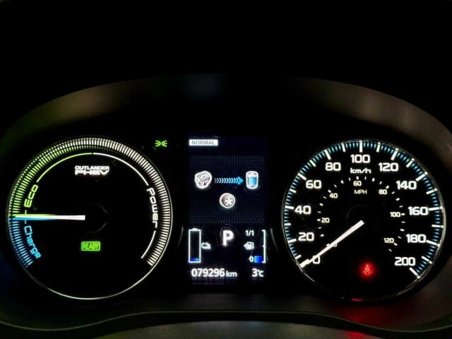 Чорний Міцубісі Аутлендер, об'ємом двигуна 2 л та пробігом 79 тис. км за 22900 $, фото 13 на Automoto.ua