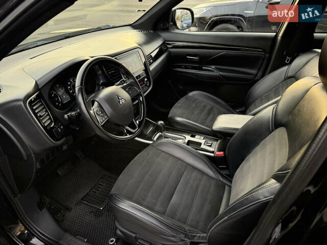 Черный Мицубиси Аутлендер, объемом двигателя 2.36 л и пробегом 153 тыс. км за 14800 $, фото 3 на Automoto.ua