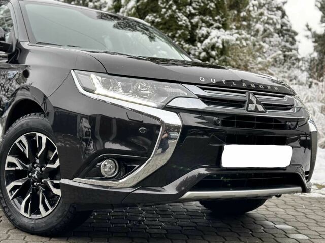 Черный Мицубиси Аутлендер, объемом двигателя 2 л и пробегом 65 тыс. км за 13200 $, фото 2 на Automoto.ua