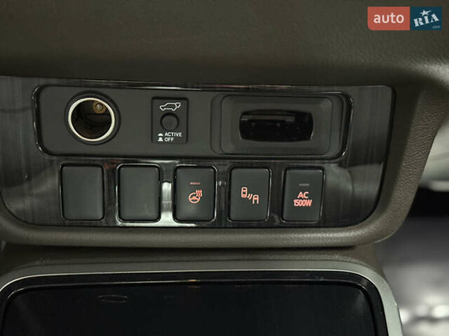 Чорний Міцубісі Аутлендер, об'ємом двигуна 2 л та пробігом 67 тис. км за 22999 $, фото 20 на Automoto.ua