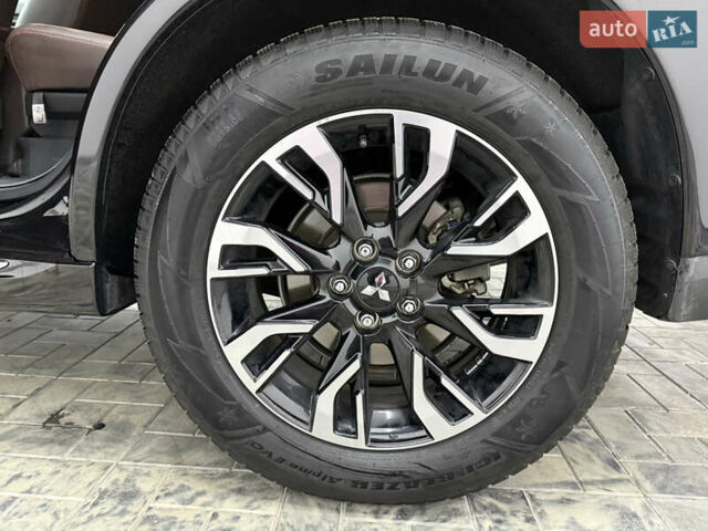 Чорний Міцубісі Аутлендер, об'ємом двигуна 2 л та пробігом 67 тис. км за 22999 $, фото 29 на Automoto.ua