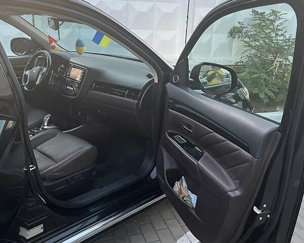 Чорний Міцубісі Аутлендер, об'ємом двигуна 2 л та пробігом 155 тис. км за 22500 $, фото 16 на Automoto.ua