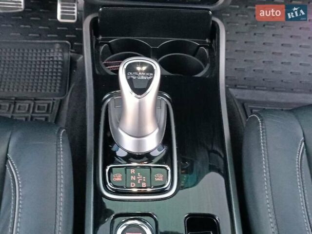 Чорний Міцубісі Аутлендер, об'ємом двигуна 2 л та пробігом 115 тис. км за 23700 $, фото 25 на Automoto.ua