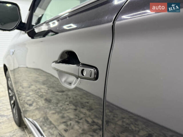 Чорний Міцубісі Аутлендер, об'ємом двигуна 2 л та пробігом 67 тис. км за 22999 $, фото 26 на Automoto.ua