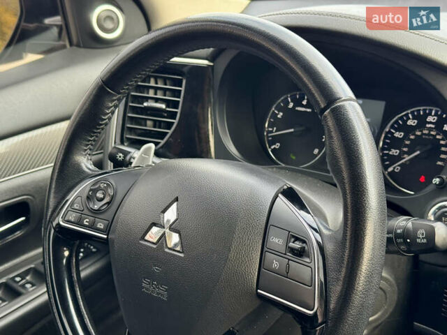Міцубісі Аутлендер 2018 у Києві на Automoto.ua Чорний Міцубісі Аутлендер, об'ємом двигуна 3 л та пробігом 182 тис. км за 16900 $, фото 33 на Automoto.ua