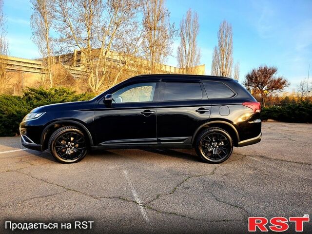 Черный Мицубиси Аутлендер, объемом двигателя 2.4 л и пробегом 130 тыс. км за 16499 $, фото 2 на Automoto.ua