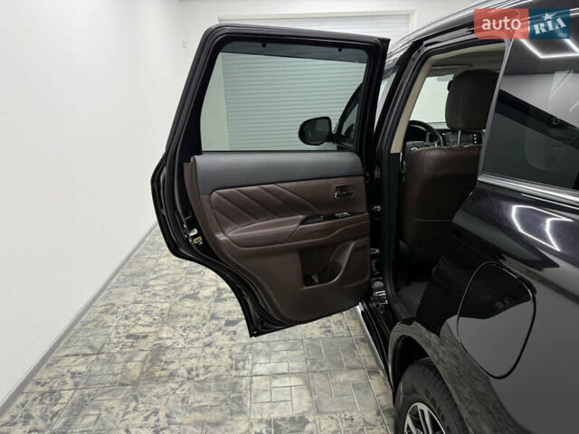 Чорний Міцубісі Аутлендер, об'ємом двигуна 2 л та пробігом 67 тис. км за 22999 $, фото 16 на Automoto.ua