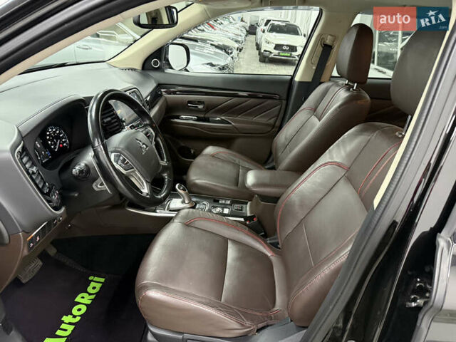 Чорний Міцубісі Аутлендер, об'ємом двигуна 2 л та пробігом 67 тис. км за 22999 $, фото 13 на Automoto.ua