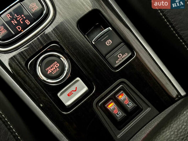 Чорний Міцубісі Аутлендер, об'ємом двигуна 2 л та пробігом 79 тис. км за 22900 $, фото 30 на Automoto.ua