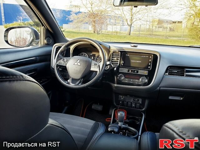 Черный Мицубиси Аутлендер, объемом двигателя 2.4 л и пробегом 130 тыс. км за 16499 $, фото 5 на Automoto.ua