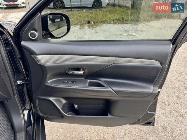 Міцубісі Аутлендер 2018 у Києві на Automoto.ua Чорний Міцубісі Аутлендер, об'ємом двигуна 3 л та пробігом 182 тис. км за 16900 $, фото 24 на Automoto.ua