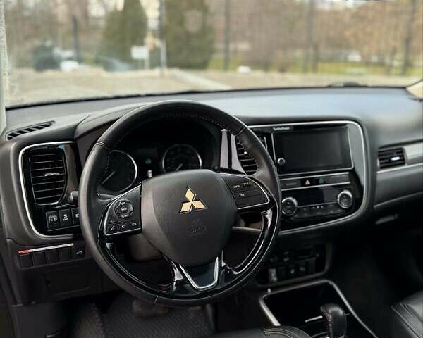 Черный Мицубиси Аутлендер, объемом двигателя 2.36 л и пробегом 91 тыс. км за 18300 $, фото 11 на Automoto.ua