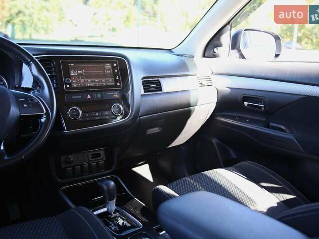 Черный Мицубиси Аутлендер, объемом двигателя 2.4 л и пробегом 130 тыс. км за 16200 $, фото 13 на Automoto.ua