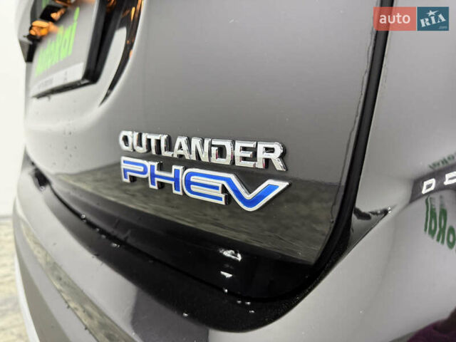 Чорний Міцубісі Аутлендер, об'ємом двигуна 2 л та пробігом 67 тис. км за 22999 $, фото 30 на Automoto.ua