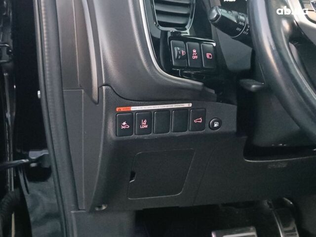 Черный Мицубиси Аутлендер, объемом двигателя 2 л и пробегом 115 тыс. км за 23700 $, фото 20 на Automoto.ua