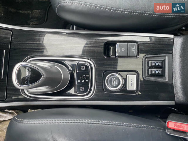 Черный Мицубиси Аутлендер, объемом двигателя 2 л и пробегом 76 тыс. км за 20800 $, фото 7 на Automoto.ua