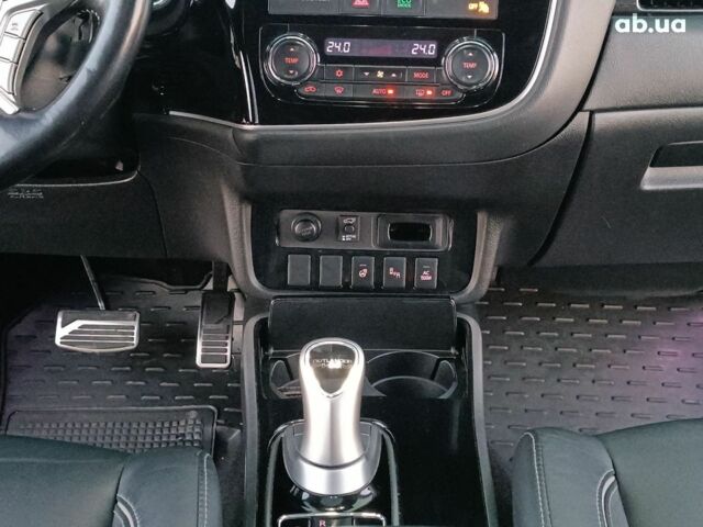 Черный Мицубиси Аутлендер, объемом двигателя 2 л и пробегом 115 тыс. км за 23700 $, фото 26 на Automoto.ua