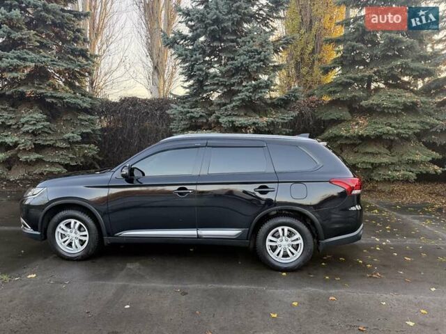 Чорний Міцубісі Аутлендер, об'ємом двигуна 2 л та пробігом 81 тис. км за 18950 $, фото 2 на Automoto.ua