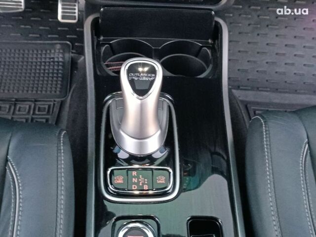Черный Мицубиси Аутлендер, объемом двигателя 2 л и пробегом 115 тыс. км за 23700 $, фото 25 на Automoto.ua