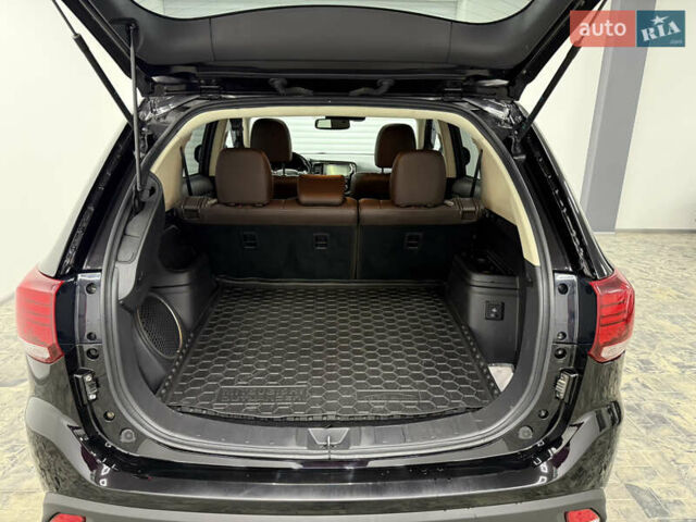 Чорний Міцубісі Аутлендер, об'ємом двигуна 2 л та пробігом 67 тис. км за 22999 $, фото 32 на Automoto.ua