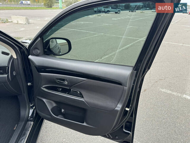 Міцубісі Аутлендер 2018 у Києві на Automoto.ua Чорний Міцубісі Аутлендер, об'ємом двигуна 2 л та пробігом 121 тис. км за 16000 $, фото 12 на Automoto.ua